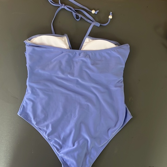 One piece - Picture 2 of 2